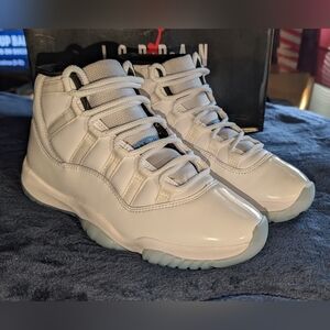 Air Jordan 11 Retro Sneakers 2024 "Legend Blue" Size 7.5 Men's   Women's Size 9